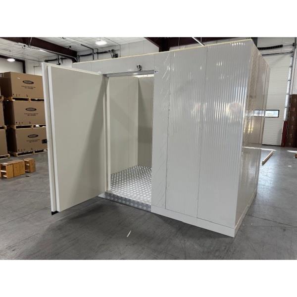 New Barr 7' x 10' x 8'2" H Walk-in Freezer with Floor